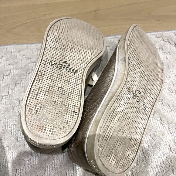 Lacoste Showcourt Lowrise Sneaker - gold size 8 - Picture 7 of 7